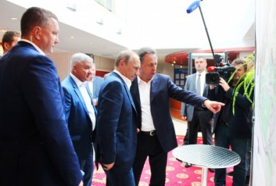 Владимир Путин встретился со студентами на федеральной базе 